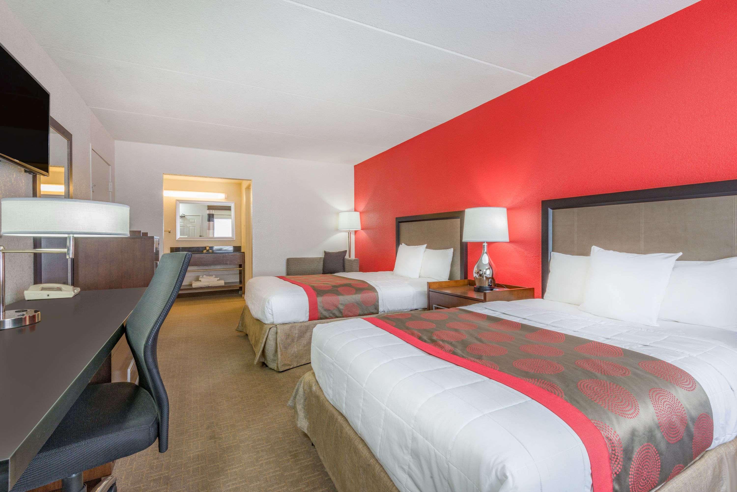 Ramada By Wyndham Airport Hotel 2*