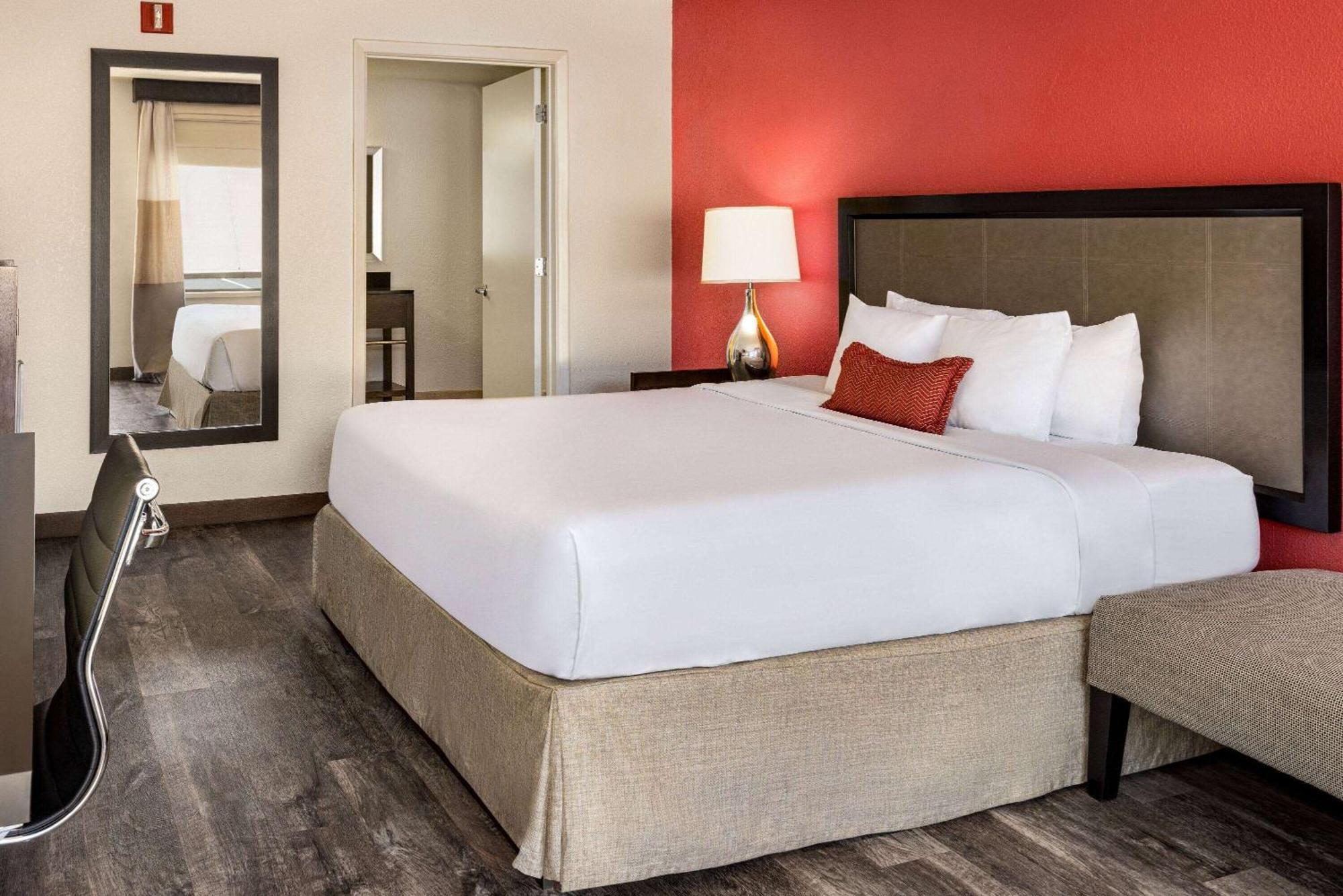 Ramada By Wyndham Airport