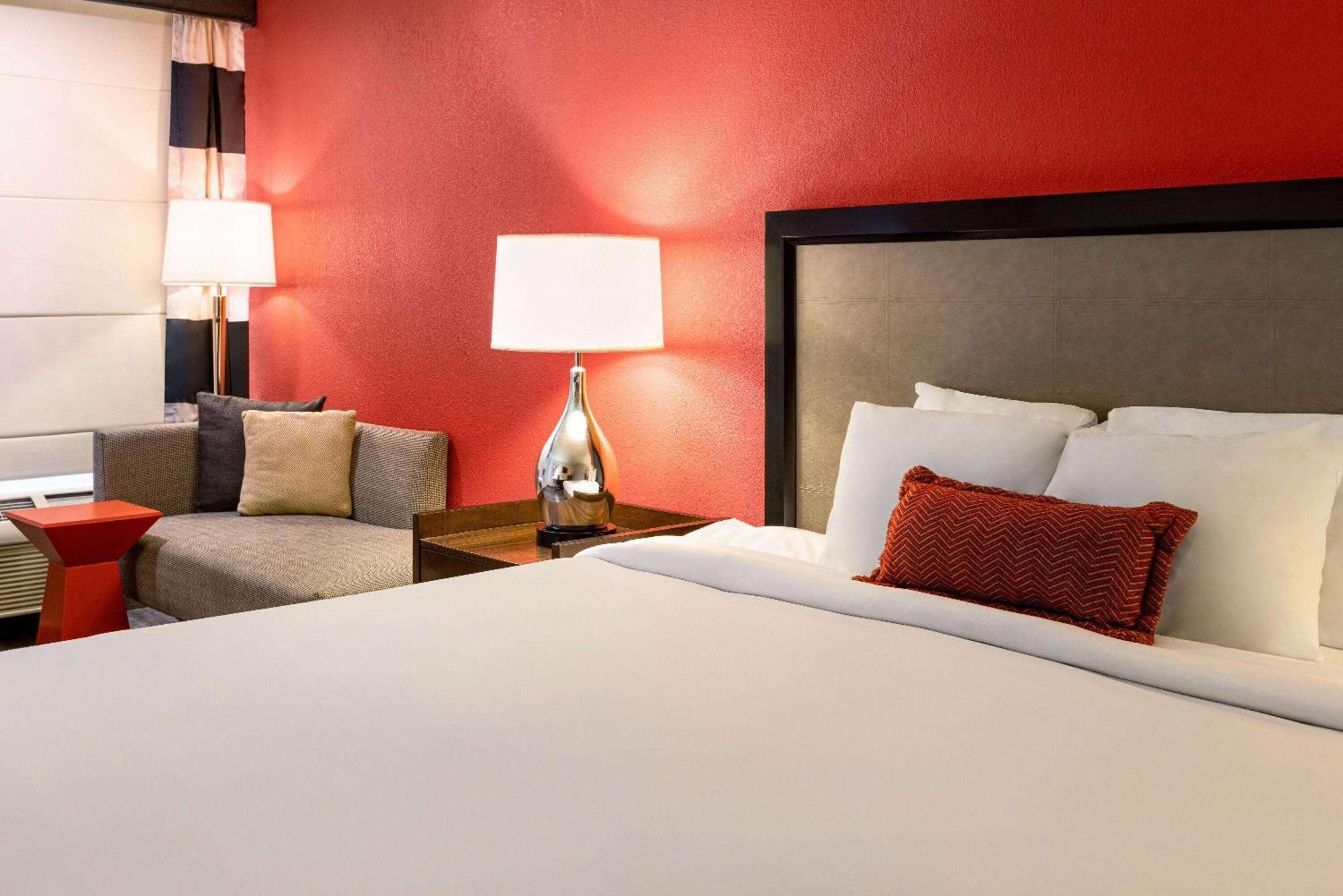 Ramada By Wyndham Airport Hotel