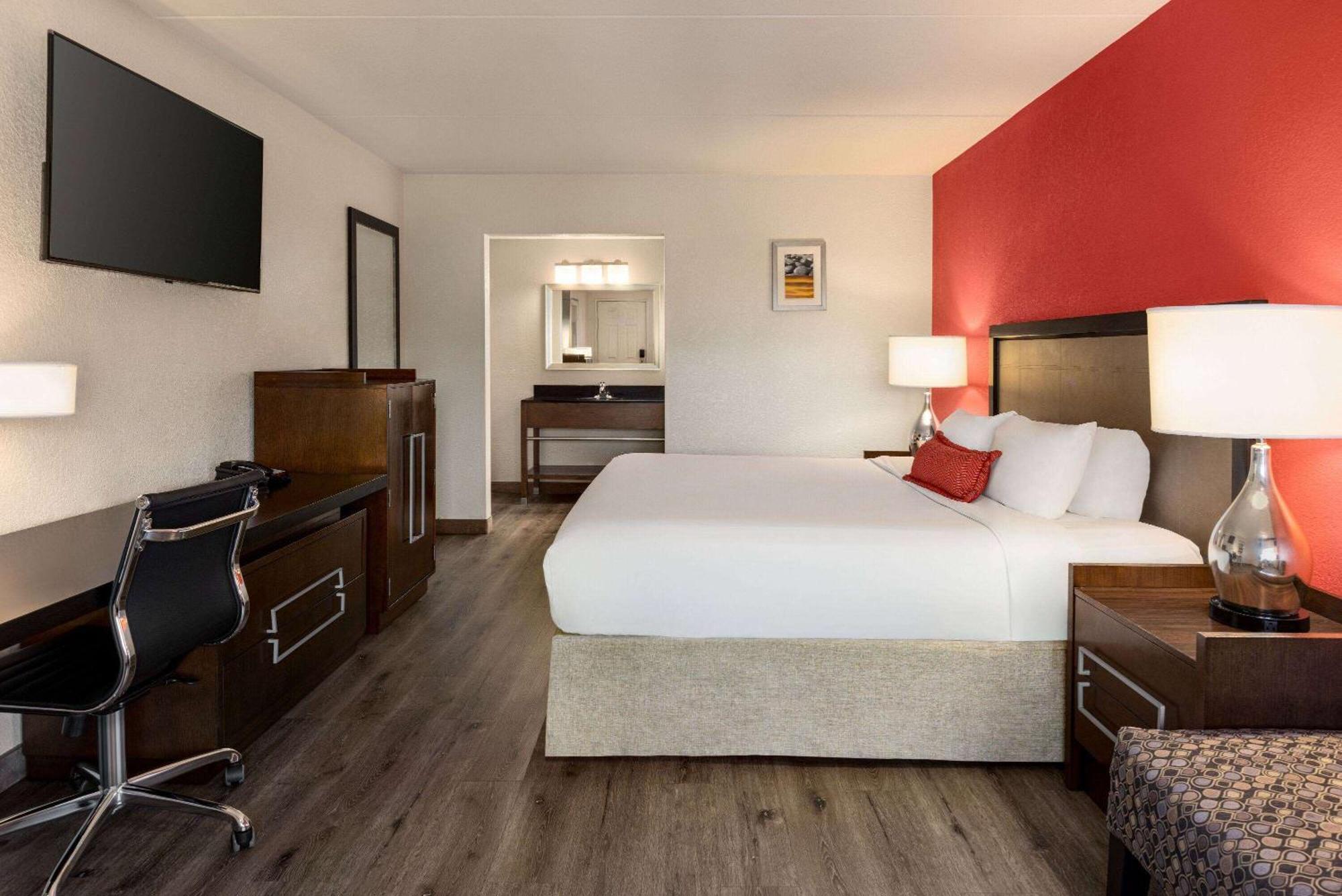 Ramada By Wyndham Airport
