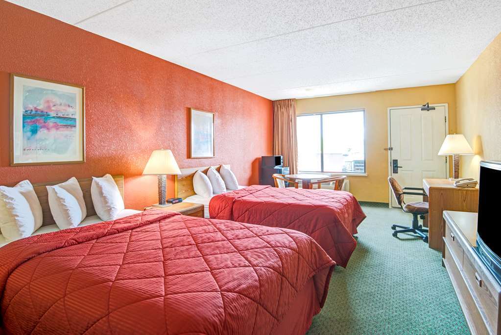 Hotel Ramada By Wyndham Airport 2*