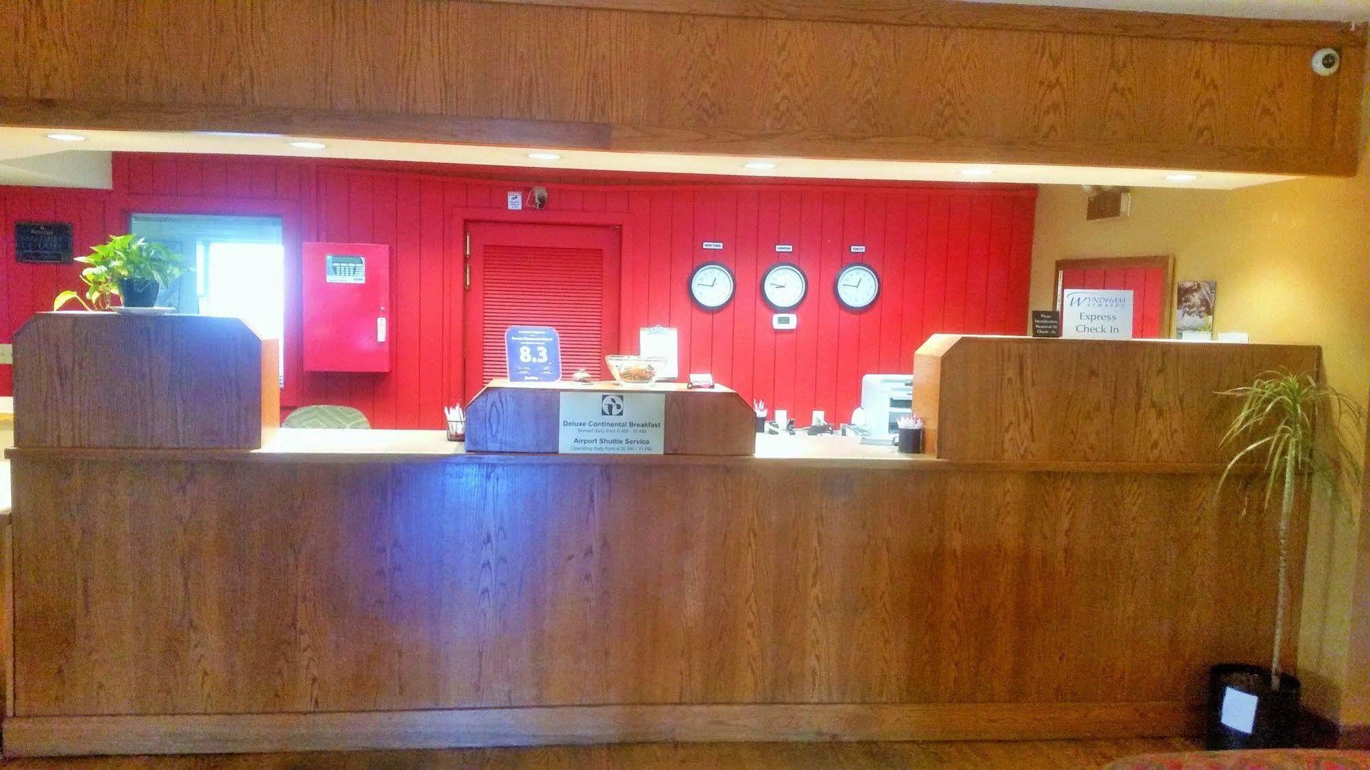 Hotel Ramada By Wyndham Airport 2*