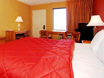 Ramada By Wyndham Airport 2*
